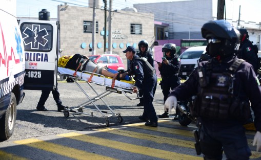 Al lugar acudieron paramédicos del grupo Panteras para trasladarla a un hospital, para que sea atendida de sus lesiones. Según testigos, la patrulla intentó darse a la fuga, sin embargo, la rápida respuesta de los los vecinos impidió que se fueran del lugar.