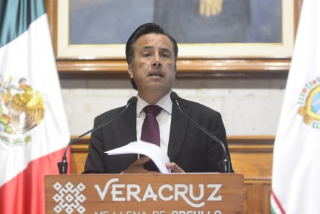 Denuncia Cuitláhuac García opacidad de jueces federales, exige justicia al Consejo de la Judicatura. Otorgaron amparos a presuntos homicidas de periodista y el candidato a la alcaldía de Tihuatlán.
 