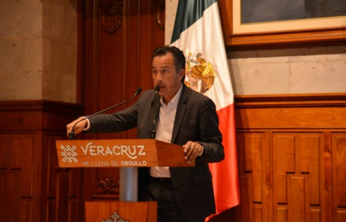 El mandatario estatal, Cuitláhuac García Jiménez, dijo: No voy a permitir que se dude de mi honestidad, al rechazar que su administración apoye a algún cártel del narcotráfico, como se denunció tras filtraciones de documentos de SEDENA por parte de hackers.