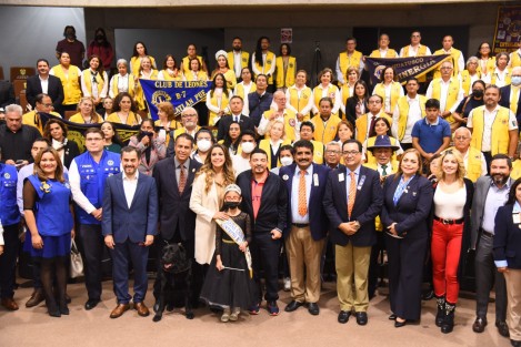 El Congreso del Estado de Veracruz trabaja a puertas abiertas y de la mano con la sociedad para cambiar la vida de quienes más lo necesitan, aseguró la diputada Anilú Ingram Vallines, en la primera sesión solemne conmemorativa por el quinto aniversario de la institución del Día Estatal del Leonismo.