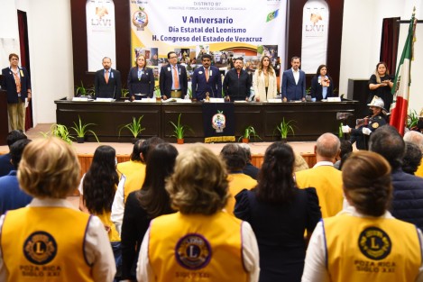 El Congreso del Estado de Veracruz trabaja a puertas abiertas y de la mano con la sociedad para cambiar la vida de quienes más lo necesitan, aseguró la diputada Anilú Ingram Vallines, en la primera sesión solemne conmemorativa por el quinto aniversario de la institución del Día Estatal del Leonismo. 