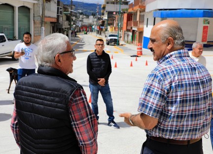 El alcalde de Xalapa, Ricardo Ahued recorrió este domingo la obra de la calle Sayago. A través de redes sociales informó que la misma sería puesta en funcionamiento en las próximas horas. 