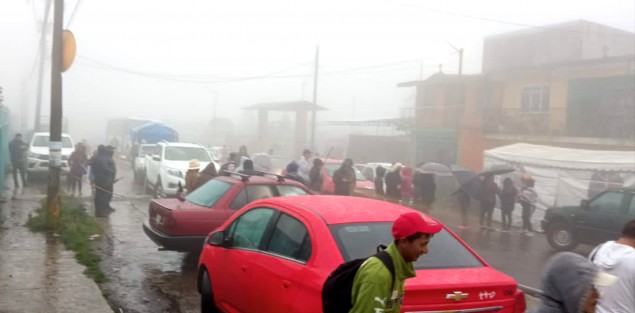 Padres de familia de la escuela primaria Miguel Hidalgo del municipio de Chiconquiaco, se manifestaron y bloquearon la carretera que comunica hacia la ciudad de Xalapa inconformes por la falta de un maestro, mismo que están solicitando desde agosto.

