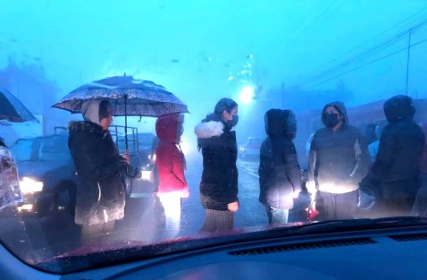 Padres de familia de la escuela primaria Miguel Hidalgo del municipio de Chiconquiaco, se manifestaron y bloquearon la carretera que comunica hacia la ciudad de Xalapa inconformes por la falta de un maestro, mismo que están solicitando desde agosto.

