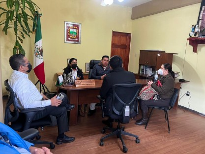 Este lunes 10 de octubre y en observancia al acuerdo de la Comisión Permanente de Vigilancia de la LXVI Legislatura, el secretario de Fiscalización del Congreso, Everardo Domínguez Landa, entregó al presidente municipal de Ayahualulco, Veracruz, José Arturo Morales Rosas, la notificación de inicio de acciones de fiscalización al ayuntamiento.

