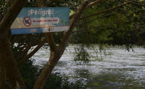 Tres hermanos y un primo vecinos de Villa Aldama que se dedicaban a la venta de calzado, murieron ahogados la tarde de ayer lunes al ser arrastrados por la fuerte corriente de agua del Río de Los Pescados en Jalcomulco. 