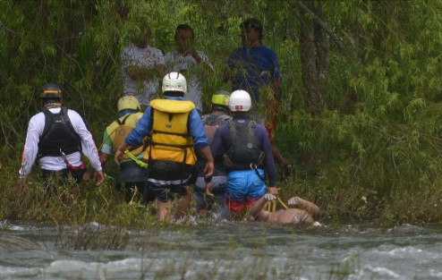 Fue después de mediodía cuando encontraron el tercer cuerpo, a unos metros del puente de la Comunidad de Cuetzalan, municipio de Tlaltetela.