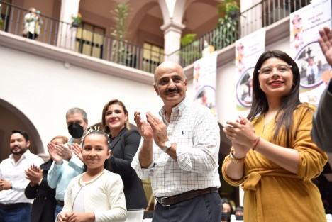 En el Palacio Municipal de Xalapa se llevó a cabo la premiación del séptimo concurso de cuento Historias de Niñas Extraordinarias. En el marco del Día Internacional de la Niña, se dio a conocer que 35 de 243 historias participantes, formarán parte de la séptima edición del libro de cuentos.
