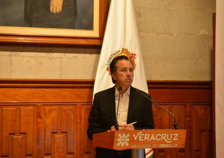 Al aclarar que corresponde a los ayuntamientos de la zona atender las demandas de los pobladores, el gobernador Cuitláhuac García Jiménez afirmó que la protesta en Las Vigas, con la cual cortaron el suministro de agua hacia Xalapa, es política y movida por un panista que buscaba ser candidato en Coatepec.