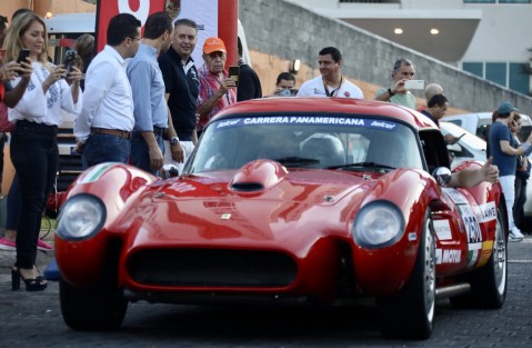 En el 35 aniversario de su época moderna, el evento automovilístico más largo del mundo reúne a 100 equipos de países europeos y de todas las regiones de América que competirán en más de 3 mil 600 kilómetros de pura adrenalina y velocidad, culminando el jueves 20 de octubre.