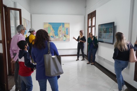 El IVEC, a través de la Galería de Arte Contemporáneo de Xalapa, invita a la comunidad sorda y al público en general a participar en la segunda visita guiada con interpretación en Lengua de Señas Mexicana por la exposición Nudos y Piedras, del artista plástico Daniel Berman, el próximo martes 18 de octubre a las 17:00 horas, en la sala principal de la GACX.

