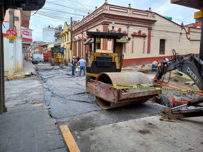 Por obras el cruce de Xalapeños Ilustres con Rojano y Nogueira, permanece cerrado, hasta el miércoles. 