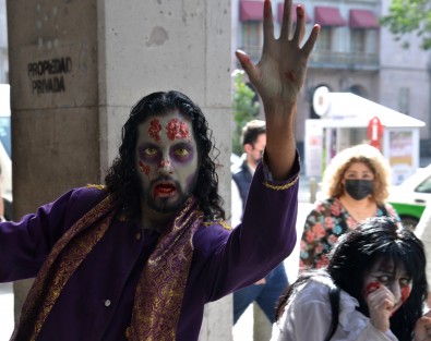  Integrantes del festival del terror La Casa Maldita, invitaron a asistir del 28 de octubre al 2 de noviembre en el salón Bazar, a partir de las 18:00 horas.
