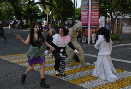  Integrantes del festival del terror La Casa Maldita, invitaron a asistir del 28 de octubre al 2 de noviembre en el salón Bazar, a partir de las 18:00 horas.