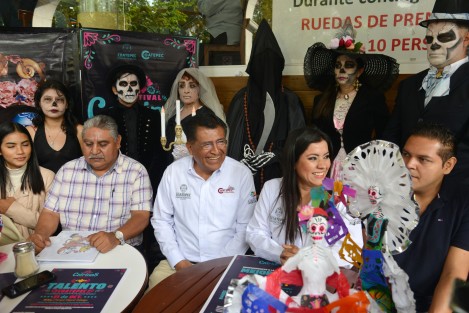El alcalde de Coatepec, Raymundo Andrade, dio a conocer el concurso para la mejor escultura de catrina a realizarse el 31 de octubre en el parque Miguel Hidalgo del pueblo mágico. 