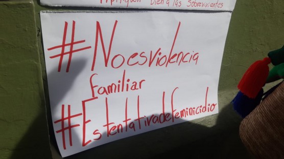 Integrantes de la colectiva Sobrevivientes de Feminicidio dieron conferencia de prensa y posteriormente se manifestaron en la Fiscalía Especializada en Violencia contra las Mujeres, en la ciudad de Xalapa.
