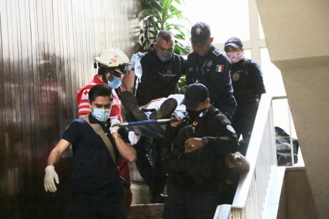 La mañana de este jueves un hombre fue baleado en un consultorio del Edificio Enríquez, en pleno centro de Xalapa, por un sujeto que llegó al lugar para agredirlo y después huir. 