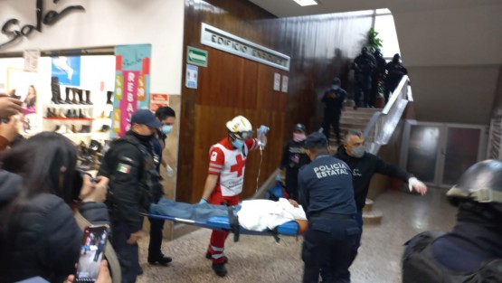 La mañana de este jueves un hombre fue baleado en un consultorio del Edificio Enríquez, en pleno centro de Xalapa, por un sujeto que llegó al lugar para agredirlo y después huir. 