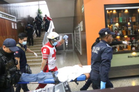 La mañana de este jueves un hombre fue baleado en un consultorio del Edificio Enríquez, en pleno centro de Xalapa, por un sujeto que llegó al lugar para agredirlo y después huir. 