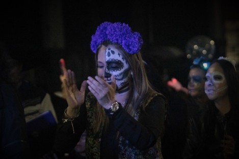 Bandas, grupos artísticos, asociaciones, comercios y servidores públicos participaron en el evento que duró cerca de tres horas de recorrido por calles de Xalapa. 