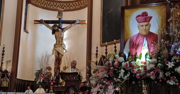 El Arzobispo de Xalapa, Jorge Carlos Patrón, celebró misa la mañana de este lunes, con la presencia de seminaristas de Tuxpan, Papantla y Xalapa. En su homilía resaltó que tanto ellos como los ya sacerdotes de la provincia eclesiástica de Xalapa, deben sentirse felices de tener como modelo de discípulo de Cristo, a San Rafael. 