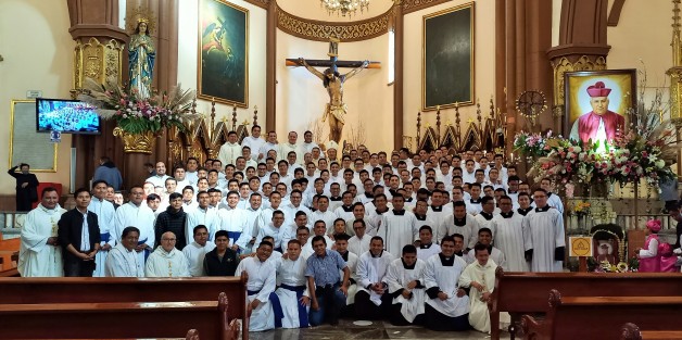 El Arzobispo de Xalapa, Jorge Carlos Patrón, celebró misa la mañana de este lunes, con la presencia de seminaristas de Tuxpan, Papantla y Xalapa. En su homilía resaltó que tanto ellos como los ya sacerdotes de la provincia eclesiástica de Xalapa, deben sentirse felices de tener como modelo de discípulo de Cristo, a San Rafael. 