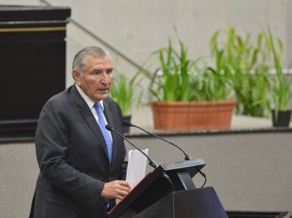  En compañía del gobernador Cuitláhuac García, el secretario de Gobernación, Adán Augusto López, acudió al Congreso para promover la permanencia del Ejército en tareas de seguridad. 