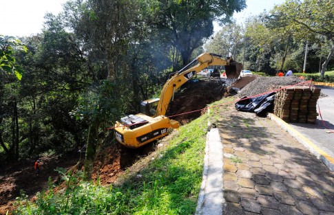  Después de terminar los estudios de mecánica de suelo y para seguridad de la población, inició la construcción de la primera etapa del muro de contención en la avenida Rafael Murillo Vidal. Con ello, se atenderá la problemática de riesgo en la zona, la cual fue ocasionada por escurrimientos y los efectos de las lluvias.