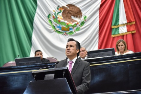 El gobernador del estado, ingeniero Cuitláhuac García Jiménez, agradeció la disposición del secretario Adán Augusto López para propiciar, por primera vez en la historia de Veracruz, el diálogo abierto y plural en relación con una reforma constitucional federal.

 