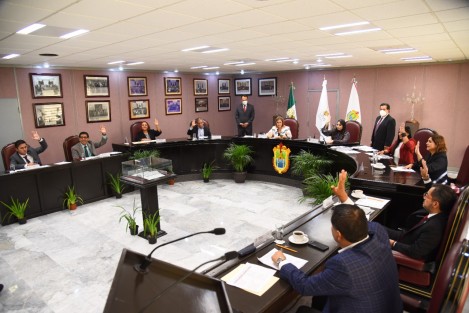 Integrantes del Grupo Legislativo del Partido Acción Nacional (PAN) en el Congreso de Veracruz presentaron una iniciativa que busca establecer que las o los ciudadanos veracruzanos que residan en el extranjero ejerzan su derecho a votar en las elecciones de Presidente de la República, Gobernador y senadores, en los términos que la ley disponga.