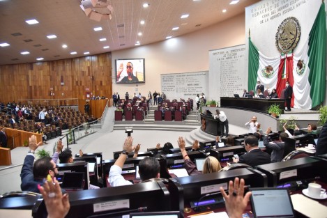El Pleno del Congreso del Estado de Veracruz aprobó, con 38 votos a favor, nueve en contra y una abstención, la Minuta con Proyecto de Decreto por el que se reforma el Artículo Quinto transitorio del Decreto por el que se reforman, adicionan y derogan diversas disposiciones de la Constitución Política de los Estados Unidos Mexicanos, en materia de Guardia Nacional que establece que durante los nueve años siguientes a la entrada en vigor del Decreto mencionado, el Presidente de la República podrá disponer de la Fuerza Armada permanente en tareas de seguridad pública.