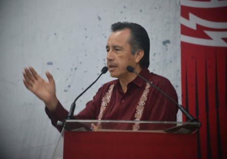  Queremos que el Auditorio Benito Juárez quede de lujo, porque llega un equipo de lujo, expresó el gobernador Cuitláhuac García Jiménez durante la presentación del club Halcones Rojos de Veracruz en su regreso a la Liga Nacional de Baloncesto Profesional, anunciando que la inversión en el llamado Nido, superará los 60 millones de pesos.