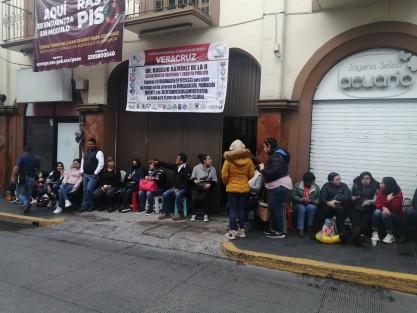Los trabajadores del Colegio de Estudios Científicos y Tecnológicos del Estado de Veracruz (Cecytev) continúan en paro laboral y este jueves 27 de octubre cumplen cuatro días con las protestas.
