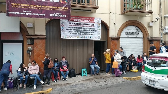 Los trabajadores del Colegio de Estudios Científicos y Tecnológicos del Estado de Veracruz (Cecytev) continúan en paro laboral y este jueves 27 de octubre cumplen cuatro días con las protestas.
