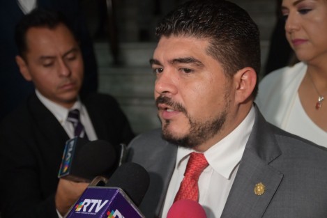 El secretario de Educación, Roberto Zenyazen Escobar García, anunció el regreso del operativo mochila en escuelas públicas con el objetivo es prevenir e inhibir que las y los estudiantes lleven a los planteles sustancias no permitidas u objetos peligrosos que atenten contra su propia seguridad.