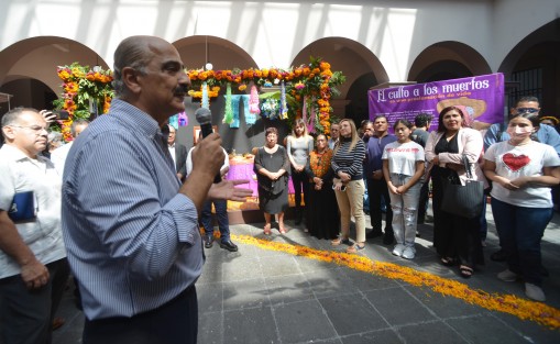 El alcalde de Xalapa, Ricardo Ahued, en compañía de regidores, funcionarios públicos del ayuntamiento, así como familiares de Juanote, inauguraron un altar en honor a este emblemático personaje xalapeño.