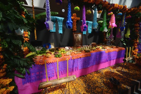 El alcalde de Xalapa, Ricardo Ahued, en compañía de regidores, funcionarios públicos del ayuntamiento, así como familiares de Juanote, inauguraron un altar en honor a este emblemático personaje xalapeño.