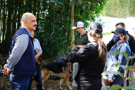  Esta mañana, el alcalde Ricardo Ahued Bardahuil visitó el Parque del Pedregal de Las Ánimas, donde personal de la Dirección de Medio Ambiente realizó trabajos de chapeo, limpieza y mantenimiento. Con estas acciones, el Ayuntamiento refrenda su compromiso con el medio ambiente y la recuperación y mantenimiento de espacios para la sana convivencia familiar. 