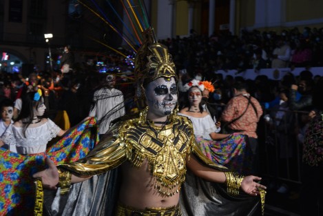 El gobernador Cuitláhuac García encabezó el tradicional Desfile de Catrinas 2022, donde  participaron todas las dependencias de Gobierno, algunos municipios, marching bands y ciudadanos en general. 