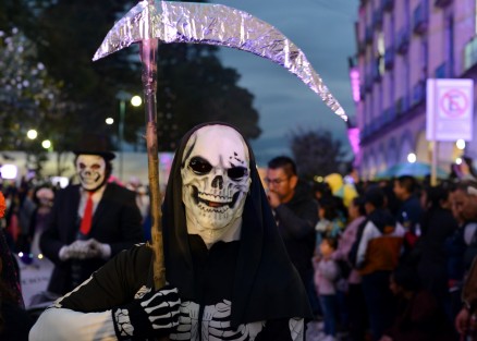 El gobernador Cuitláhuac García encabezó el tradicional Desfile de Catrinas 2022, donde  participaron todas las dependencias de Gobierno, algunos municipios, marching bands y ciudadanos en general. 