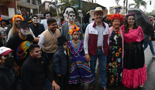 El gobernador Cuitláhuac García encabezó el tradicional Desfile de Catrinas 2022, donde  participaron todas las dependencias de Gobierno, algunos municipios, marching bands y ciudadanos en general. 