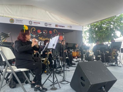 Danzón en el parque Juárez este domingo dentro de las actividades de los Domingos Familiares, la música a cargo de Pauta Nueva y los pasos de los grupos de bailadores