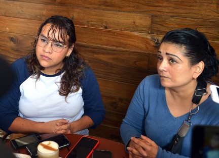 Integrantes del Colectivo de Búsqueda de Animales Perdidos de Xalapa, Jennifer Bustamante Lobillo y Samantha Nava, pidieron a la población reportar a la camioneta blanca que se identifica como de Salud Animal la cual no tiene logos ya que saben que dicha dependencia no hace redadas. 