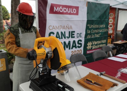 En coordinación con la Secretaría de la Defensa Nacional, la Secretaría de Finanzas y Planeación y los ayuntamientos, la SSP te invita a cambiar las armas y municiones que haya en tu hogar por dinero en efectivo,  a través de los módulos que instalará en Papantla y Acayucan del 4 al 18 de noviembre.