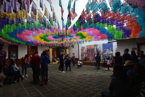 Miles de turistas visitaron Naolinco en estos días de muertos, al decir los visitantes hasta más de dos horas de camino se hicieron para poder llegar a este rincón de Veracruz que sigue siendo uno de los lugares favoritos de los locales y extranjeros.