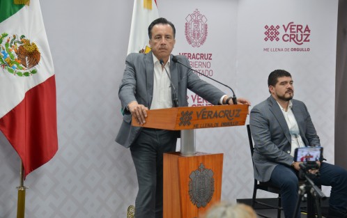 El gobernador Cuitláhuac García Jiménez, responsabilizó a la Federación de la falta de pago a 51 mil maestros veracruzanos del sistema estatal correspondiente al incremento salarial que desde mayo fue aprobado al magisterio nacional. 