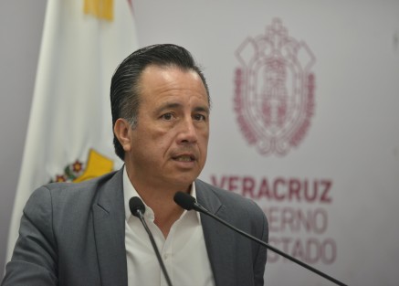 El gobernador Cuitláhuac García Jiménez, adelantó que el informe del cuarto año de resultados se realizará este próximo 16 de noviembre en el municipio de Pánuco. Aclaró, que un día antes, cómo  lo establece la Constitución, el15 se remitirá a diputadas y diputados del Congreso local el documento que enmarca las acciones realizadas. 