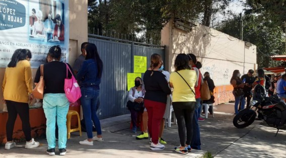 Varios planteles escolares de la capital de estado fueron tomadas por profesores que reclaman el pago inmediato del incremento salarial