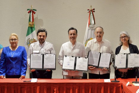Al encabezar la clausura de la Tercera Reunión Regional Zona Sureste, que se realizó en Boca del Río, Veracruz, junto con el gobernador Cuitláhuac García Jiménez, subrayó que para lograr estos compromisos es necesario contar con un Seguro Social que esté al cien y en su mejor momento frente a los 80 años que cumpliremos el 19 de enero 2023.