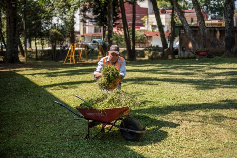 En atención a diversas solicitudes ciudadanas, personal de la Dirección de Medio Ambiente del Ayuntamiento, en coordinación con vecinas y vecinos de distintos puntos del municipio, llevó a cabo la edición número 44 del Programa jornadas comunitarias en espacios como la Laguna de Casa Blanca y el parque El kiosko, en la colonia Ferrocarrilera. 
